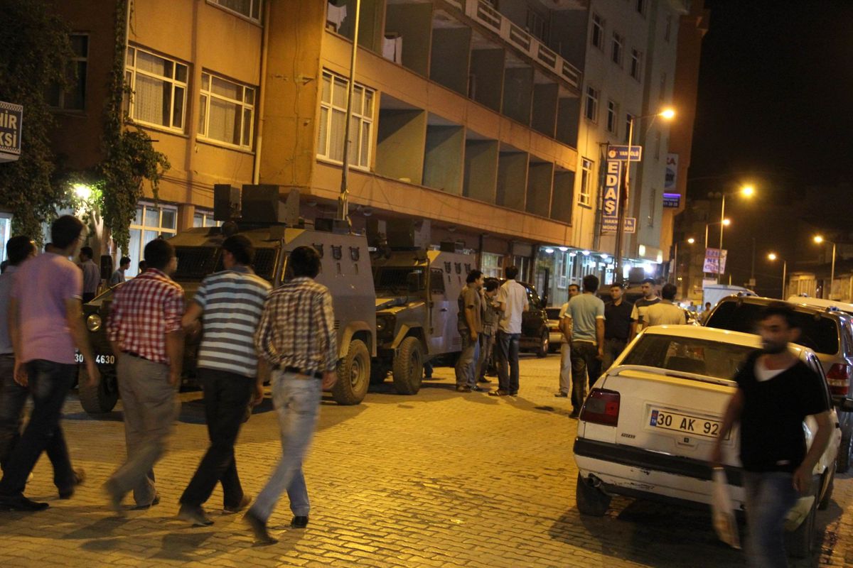Hakkari\'deki Caddeler Zırhlı Araçlarla Korunuyor