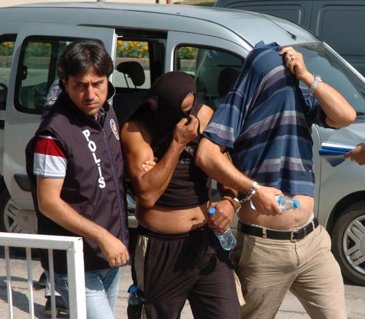 Hayırseverin Evini Soyan Hırsızlar Yakalandı