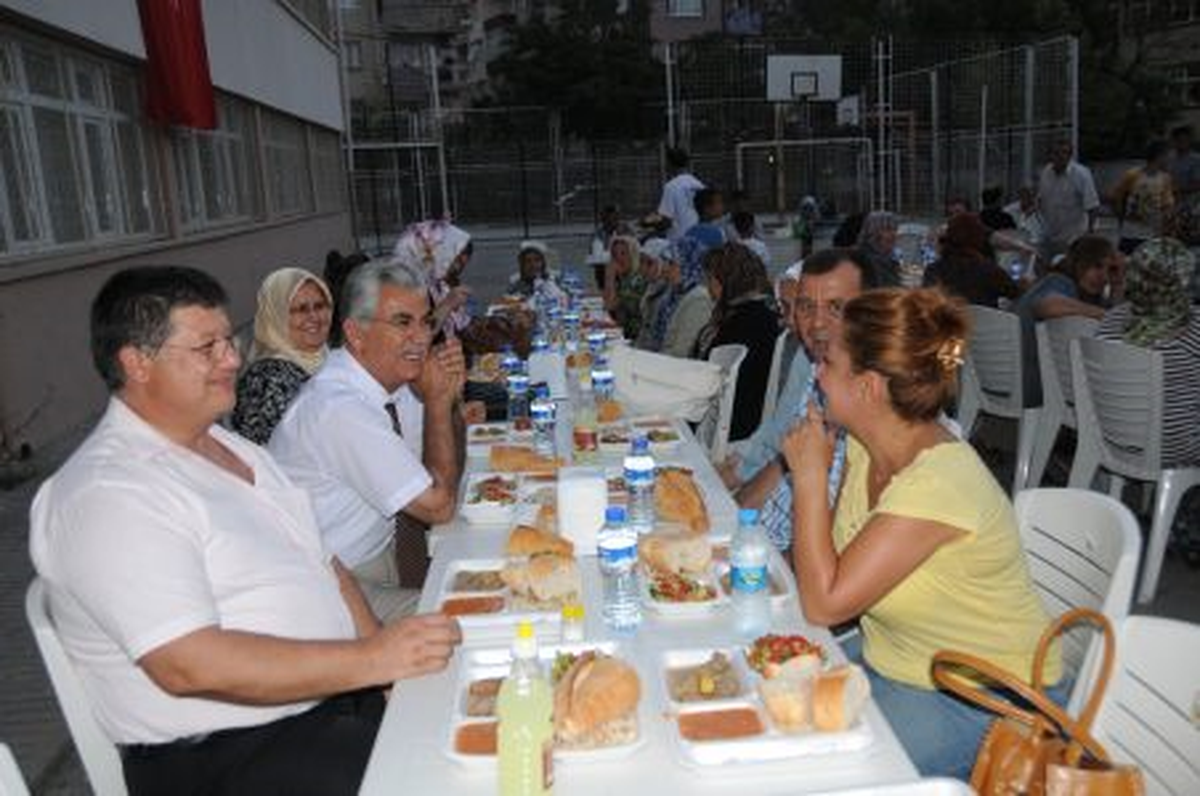 İftarı Cumhuriyet Anadolu Lisesi\'nde Yaptık