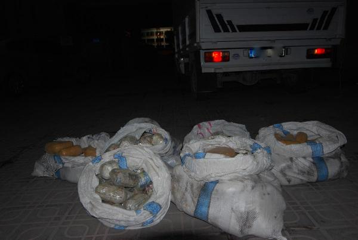 Kamyonette 103 Kilo Esrar Ele Geçirildi