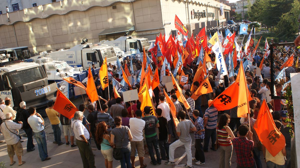 Kesk, \'Malatya\'daki Alevi Aileye Saldırı\' İddialarını Protesto Etti