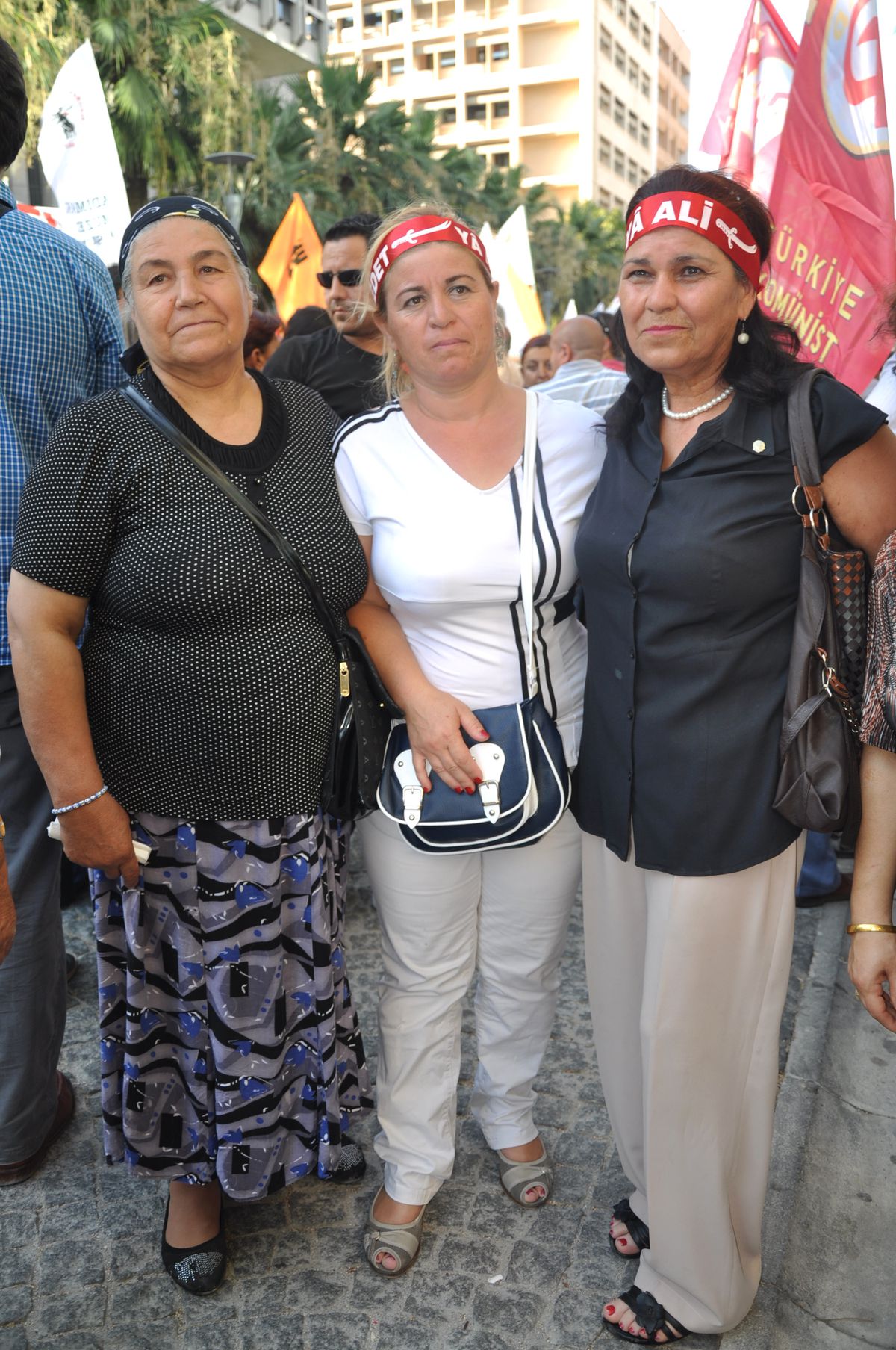 Malatya\'da Yaşanan \'Davul Gerginliği\' İzmir\'de Protesto Edildi