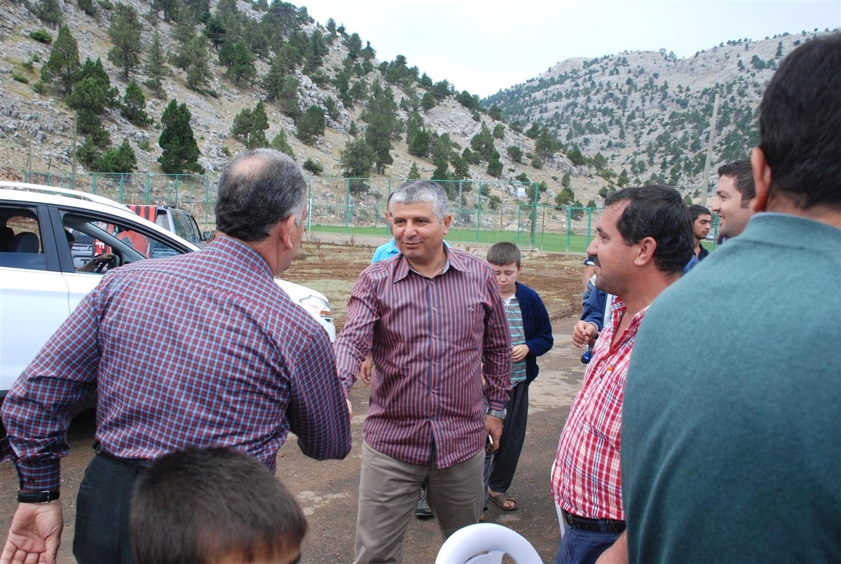 MHP\'li Yılmaz Kızıldağ\'da Futbol Maçı İzledi