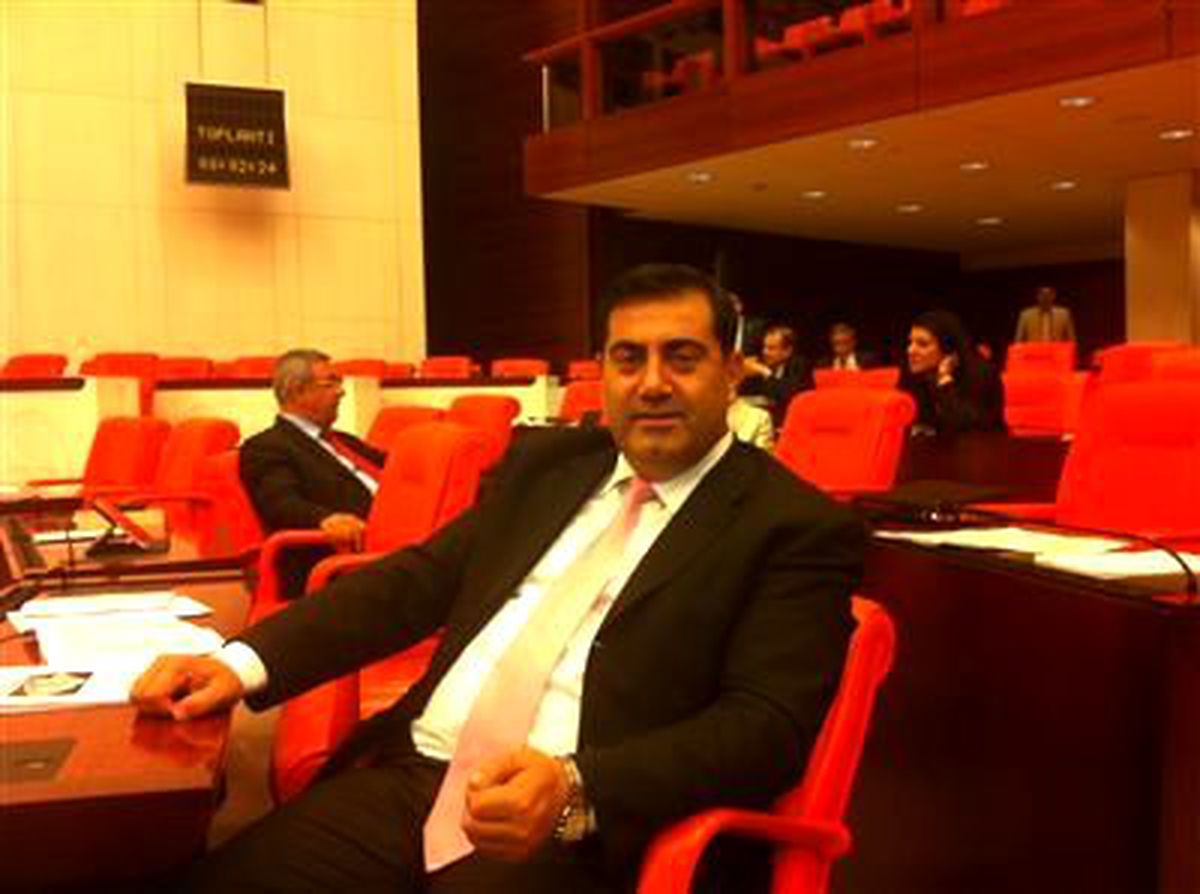 Milletvekili de İnternet Dolandırıcılarının Mağduru
