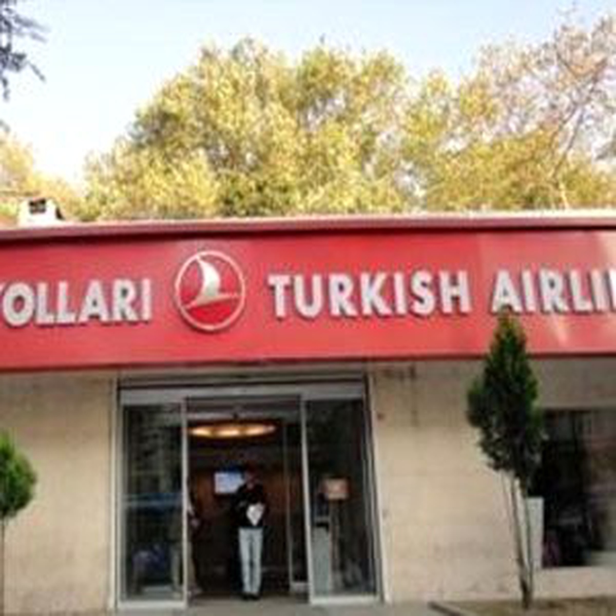 PKK Sempatizanları, Viyana\'da THY Bürosunu Bastı