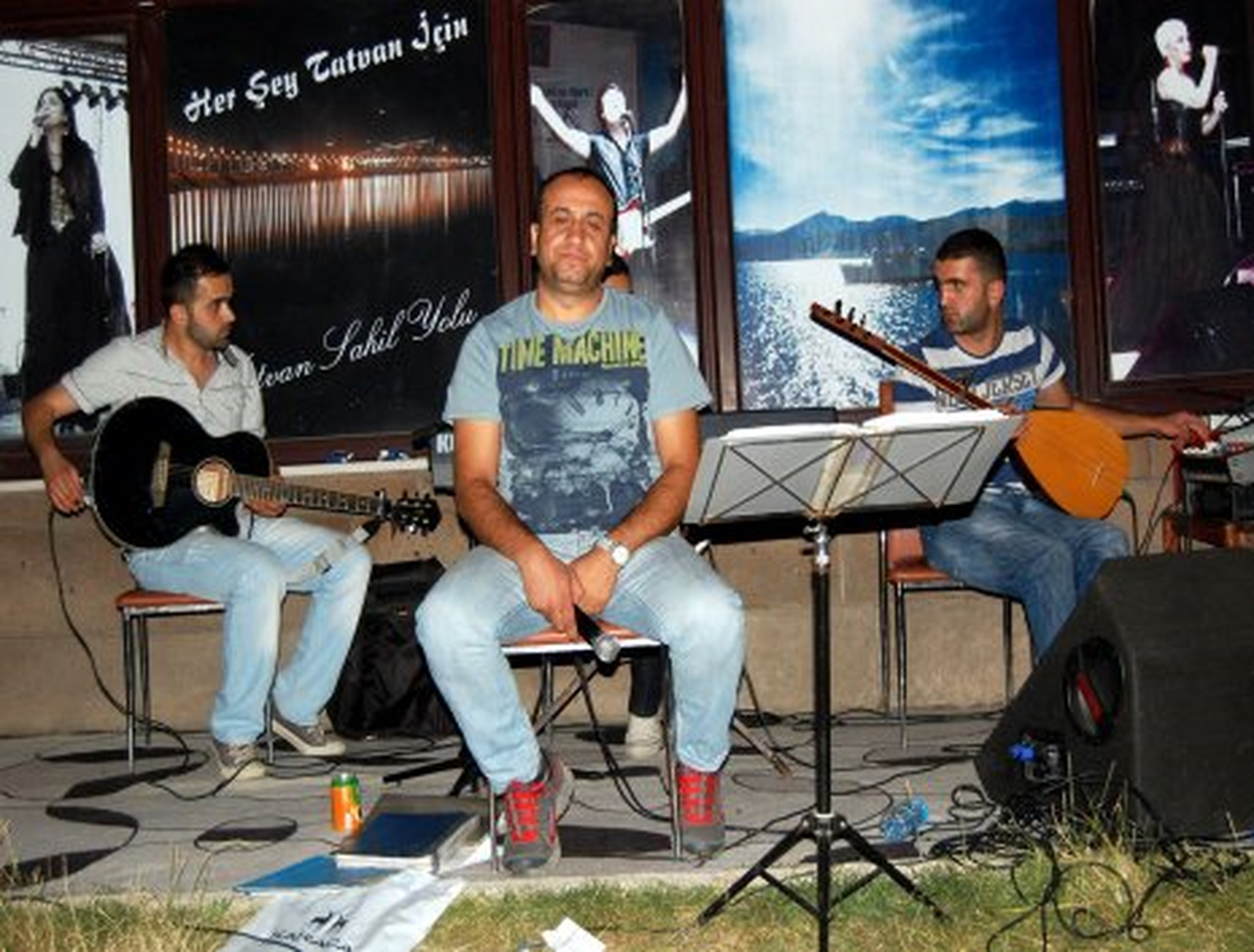 Ramazanda Van Gölü Sahilinde Canlı Müzik Keyfi