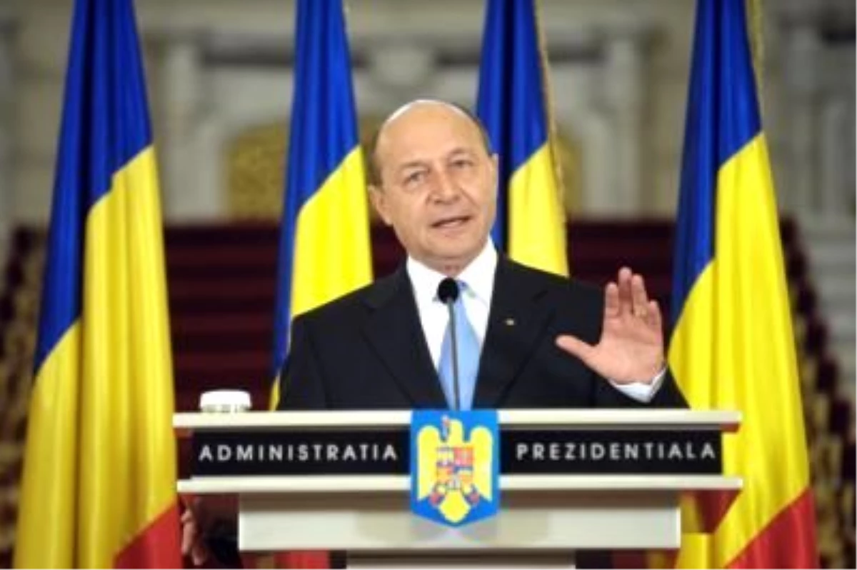 Romanya Cumhurbaşkanı Basescu Hakkındaki Azil Referandumu