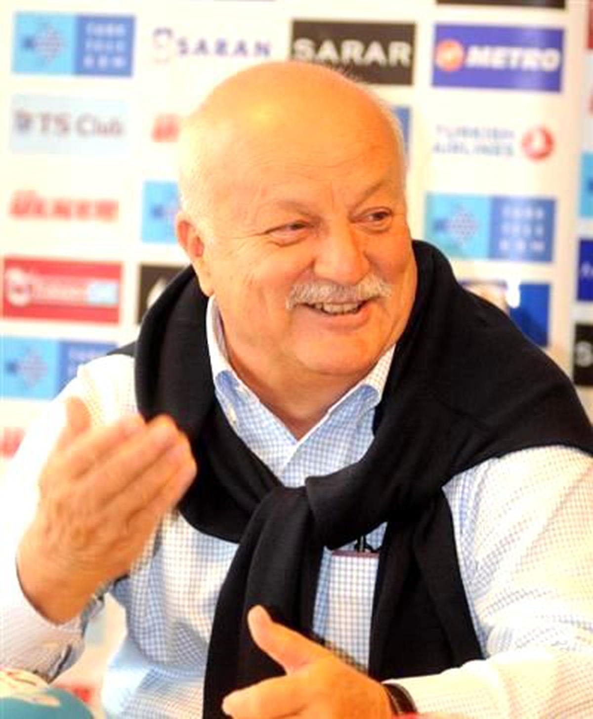Sadri Şener Münih\'ten Bombaladı, Aziz Yıldırım\'dan Eski Futbolcularına Kadar Herkesi Eleştirdi