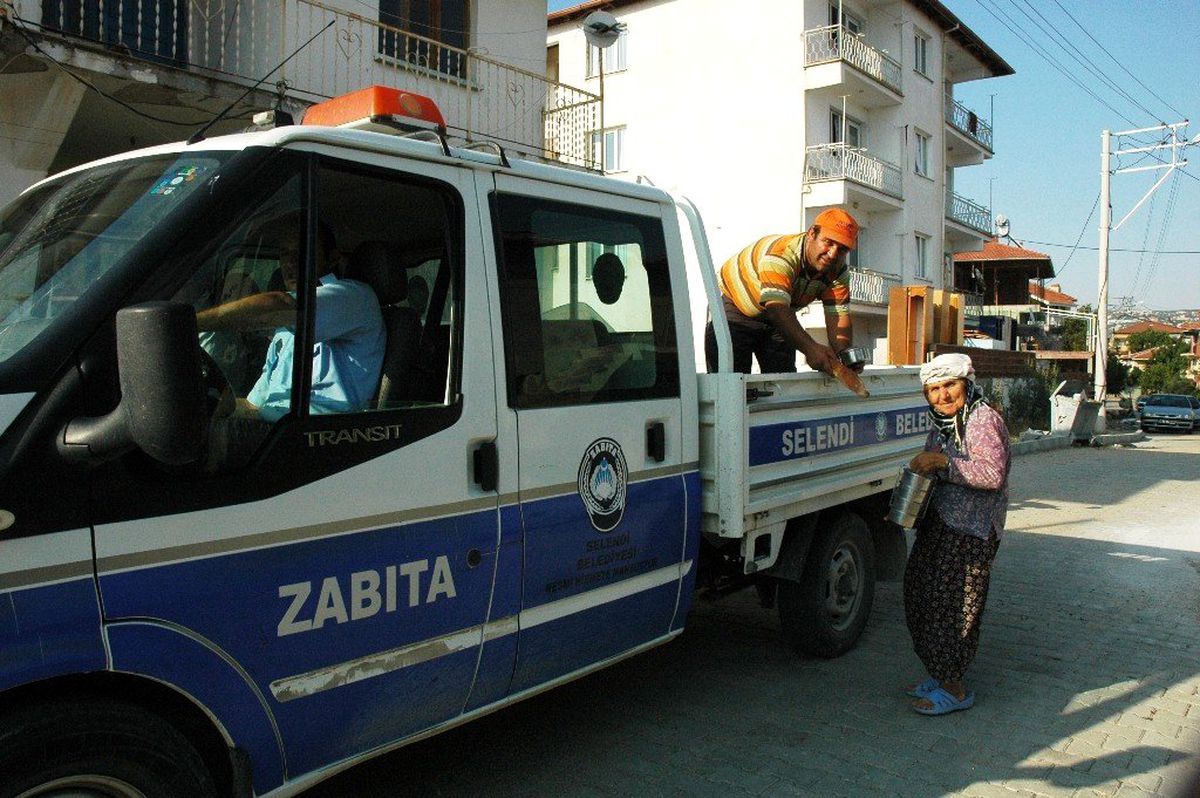 Selendi de İftarlık Yemekler Evlere Teslim Ediliyor.