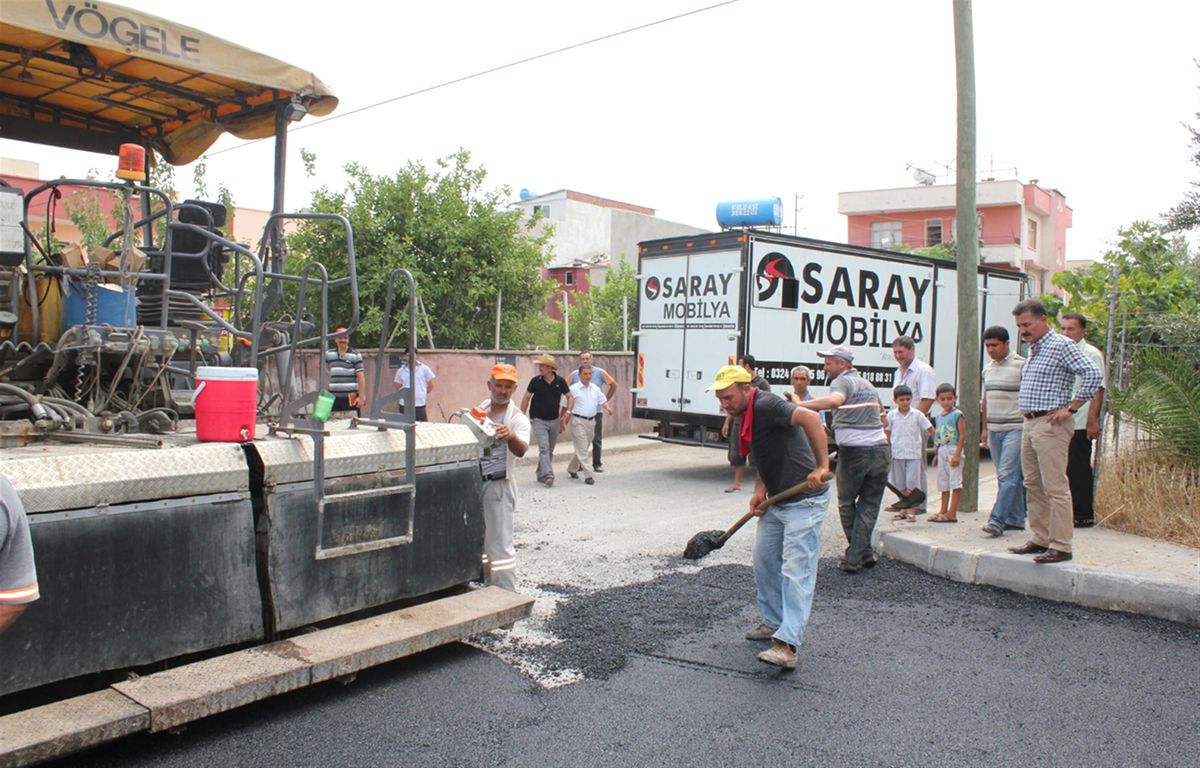 Toroslar Asfalt ve Yol Bakım Çalışmalarını Sürdürüyor
