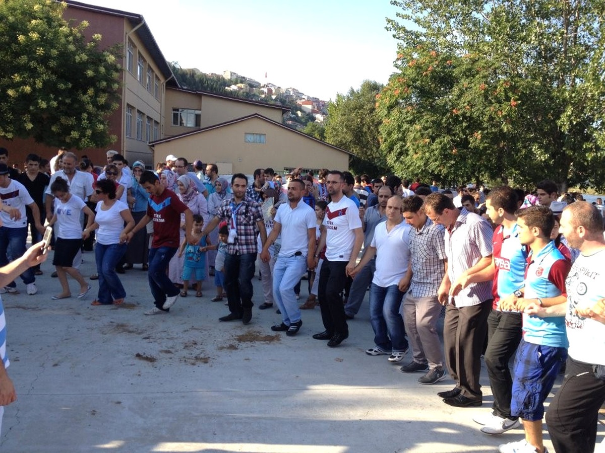 Trabzonspor Taraftarları \'Haliç\'i Yaktı\'