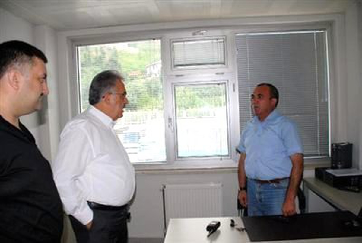Artvin1 Bakan Yazıcı, Sarp Sınır Kapısı\'na Baskın Düzenledi, Bilgisayarda Oyun Oynayan Memuru...