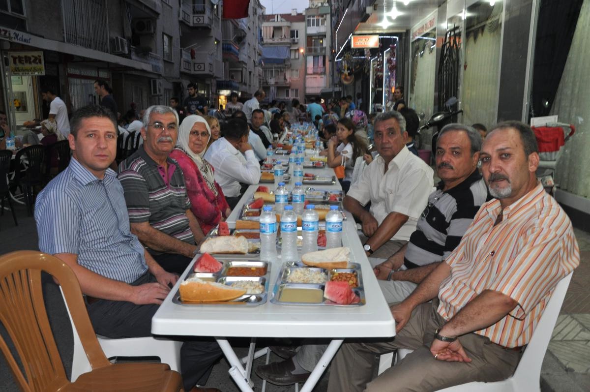 Balıkesirliler\'in İftar Sofrasına Konuk Olduk