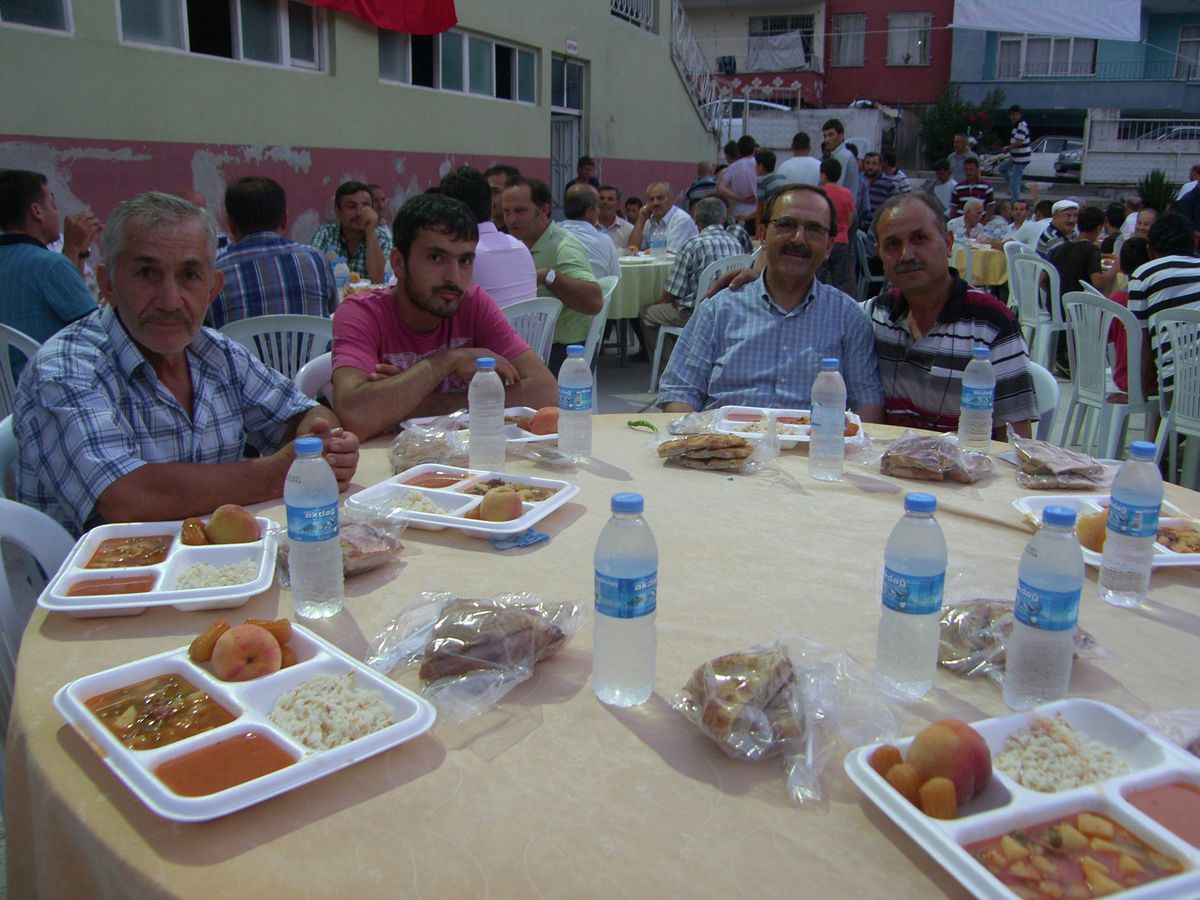 Başkan Şahin, Mahalleli ile İftar Yaptı