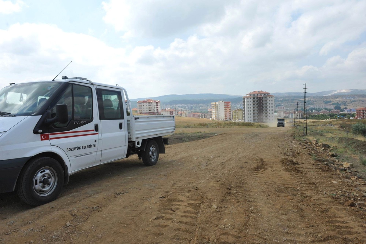 Bozüyük\'te İmara Açılan Bölgelere Yeni Yollar Yapılıyor