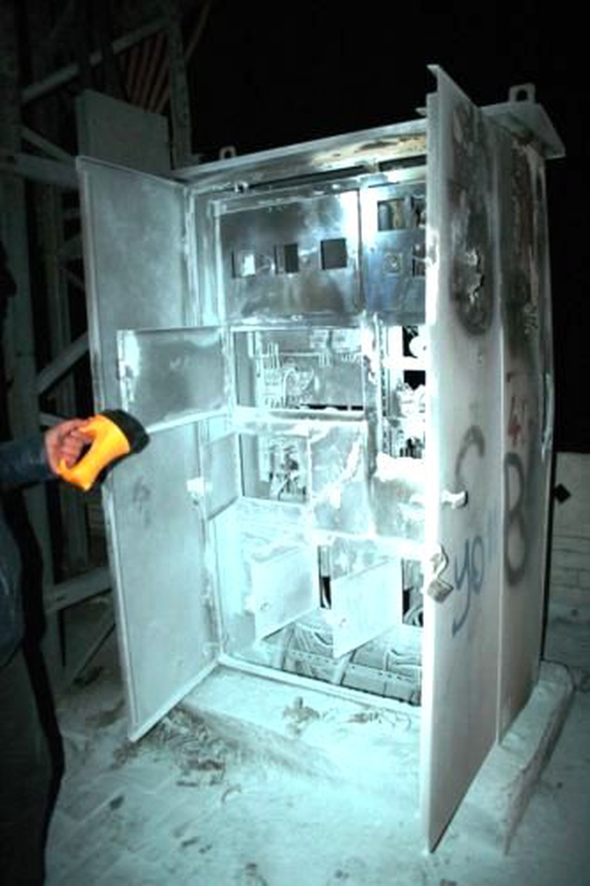 Çatak\'ta Elektrik Trafosu Patladı: 2 İşçi Yaralı