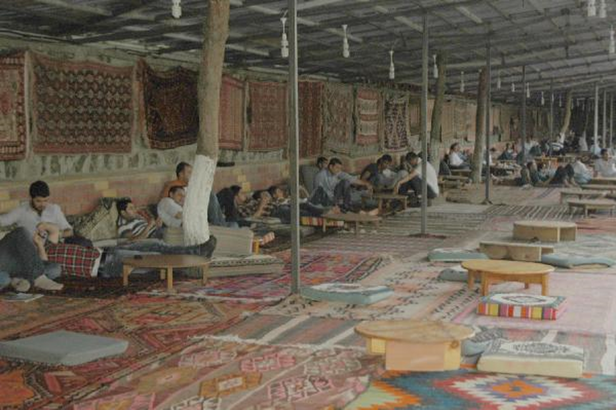 Çay Bahçesinde Gölgede Uyku Hizmeti