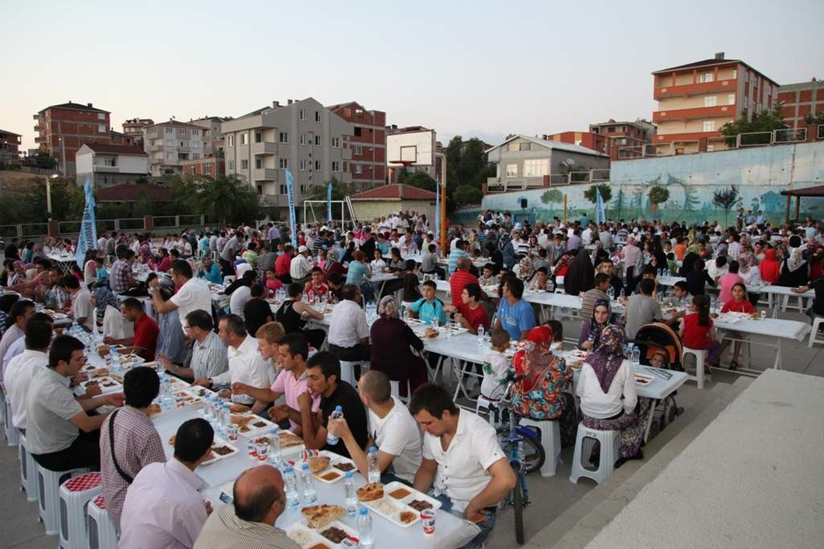 Çayırovalılar Özgürlük Mahallesinde İftar Yaptı