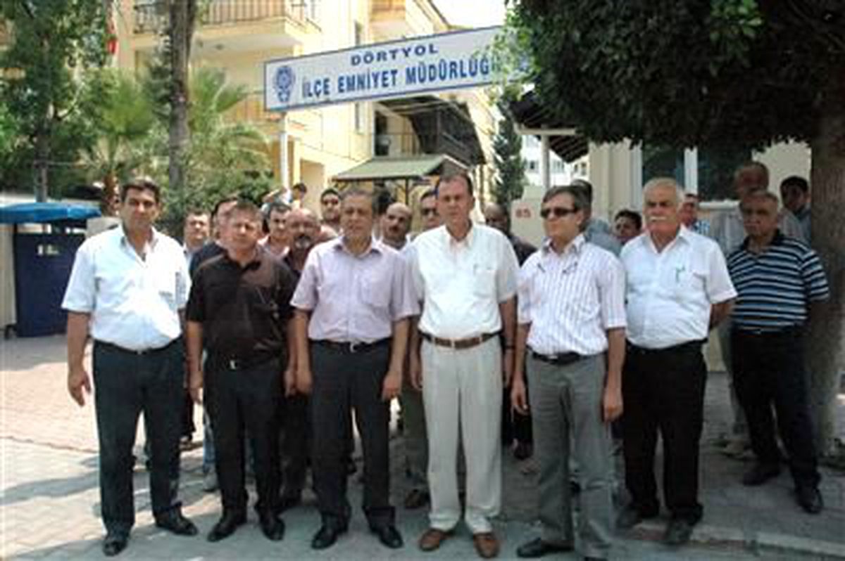 CHP\'li Vekil Hedefteki Emniyet Müdürü\'ne Sahip Çıktı