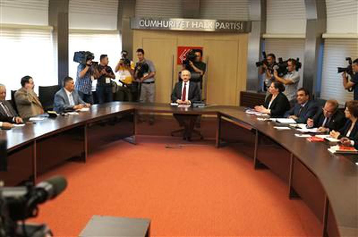CHP\'nin 34.Olağan Kurultayı\'nın Ardından Oluşturulan Merkez Yönetim Kurulu\'nun İlk Toplantısı Genel...