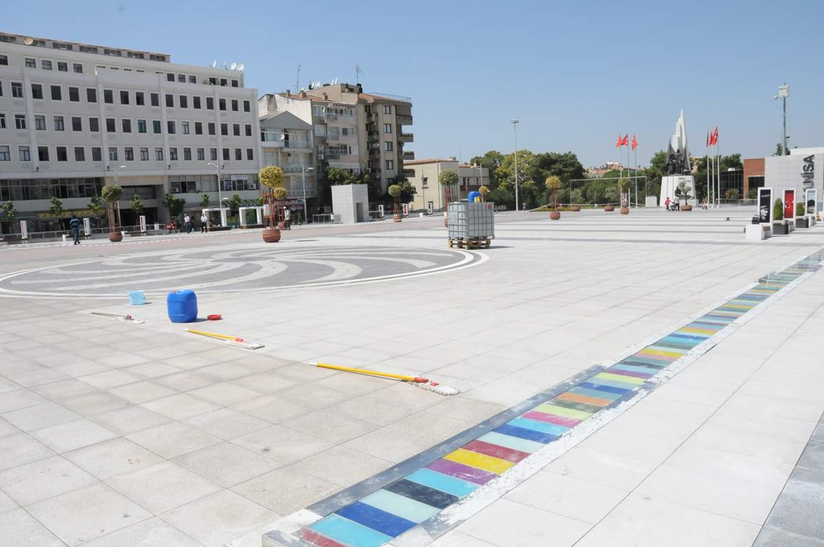 Cumhuriyet Meydanı Temizlendi