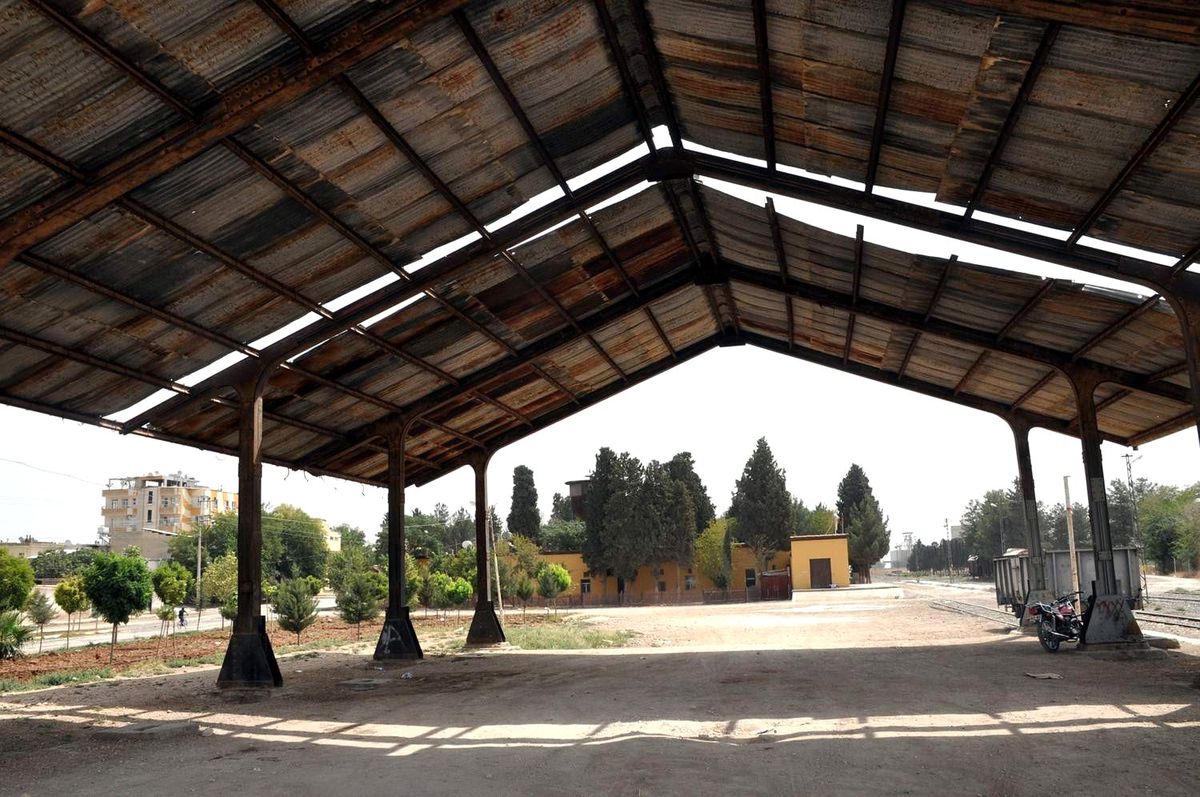 Demir Yolları Hangarı Kaderine Terk Edildi
