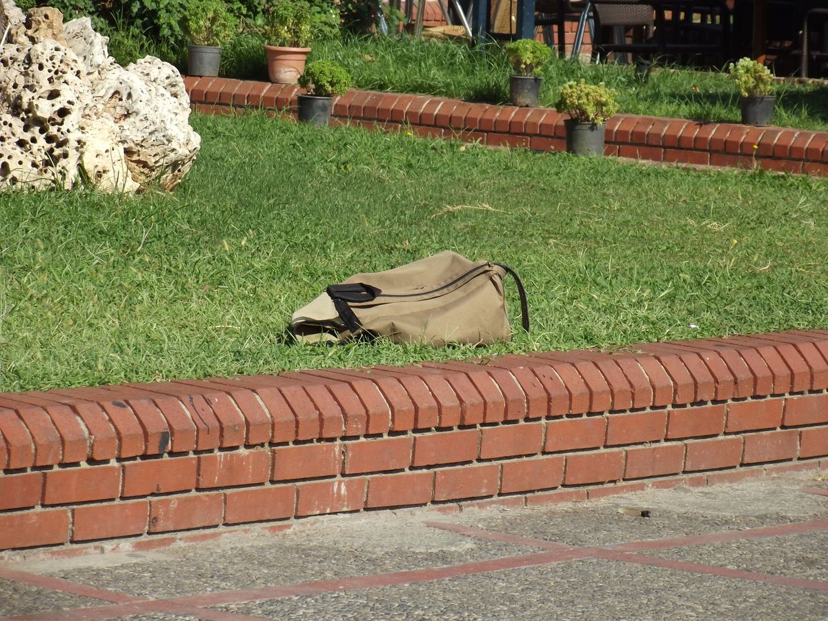 Durağa Bırakılan Çanta Korkuttu