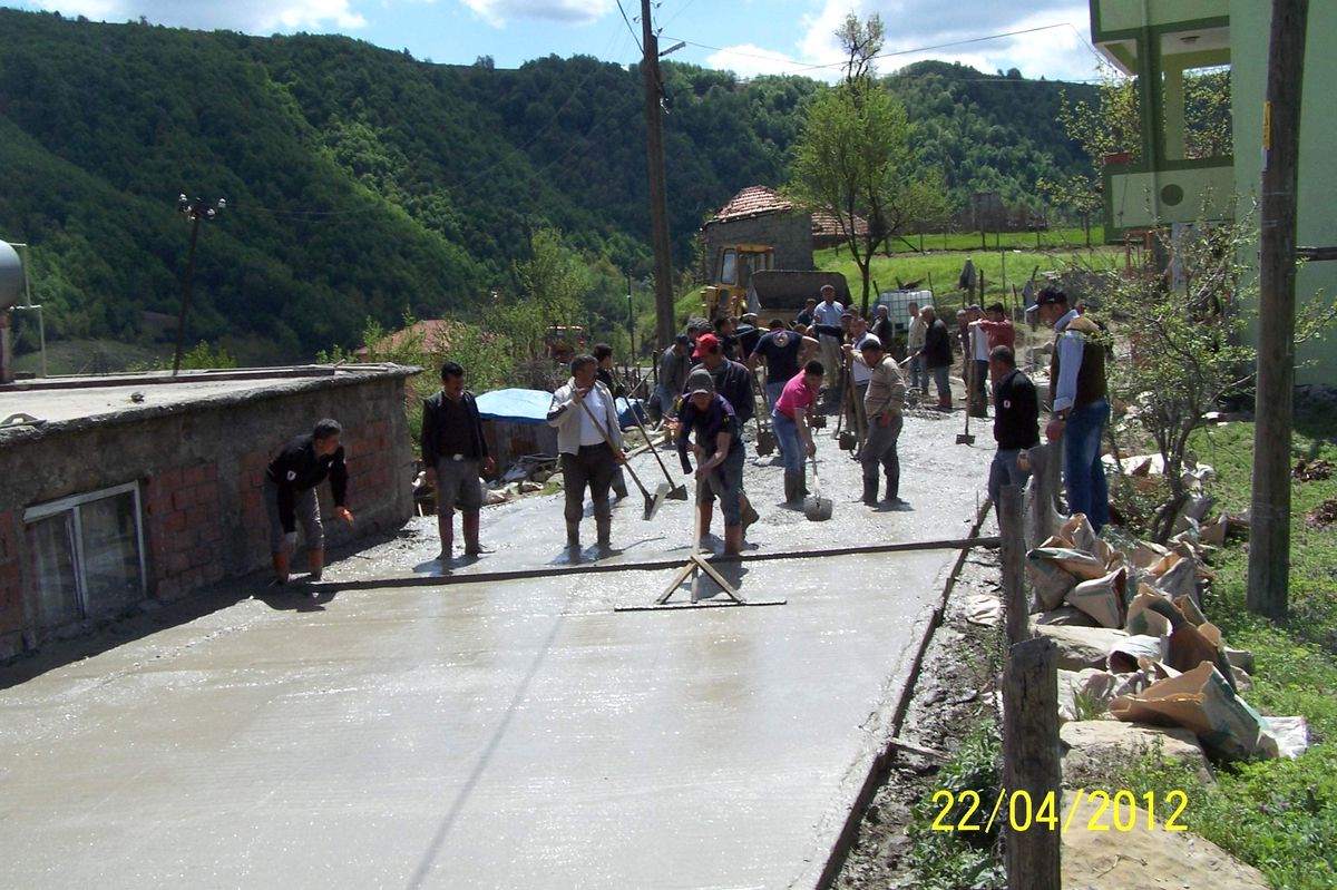 Elvanpazarcık'a Bağlanan Tasmacı'da Yol Yapımı Sürüyor