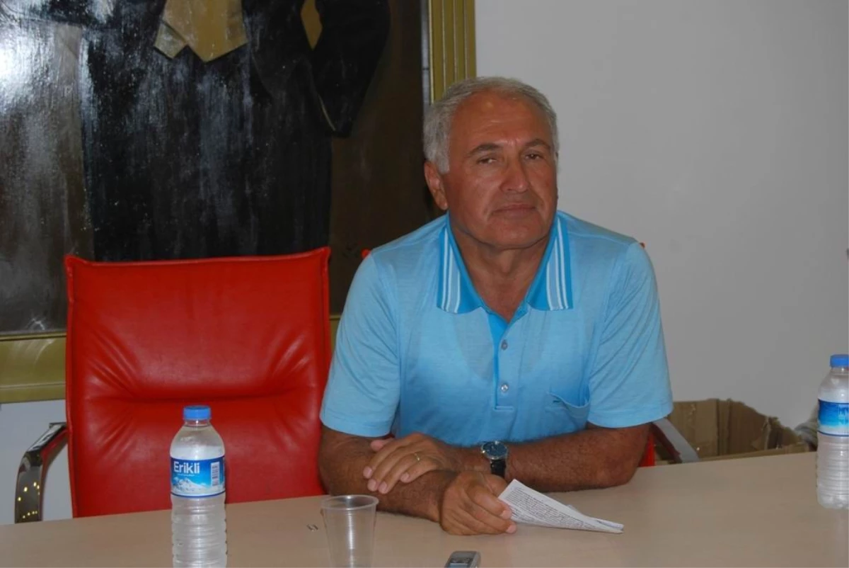 Emekli Tümgeneral Özbek, Ayvalık\'ta Söyleşiye Katıldı