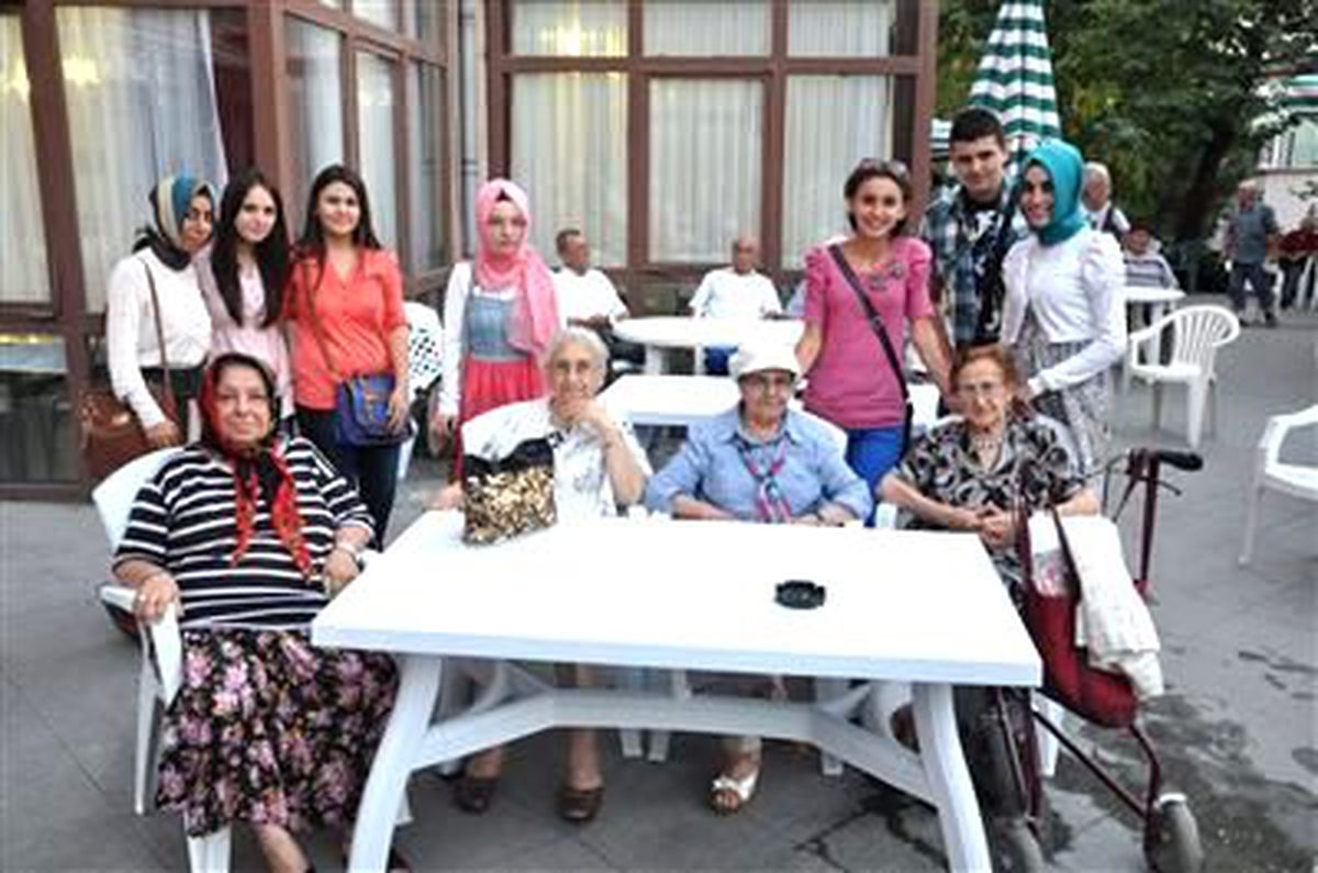 Huzurevinde Unutulmaz Gece