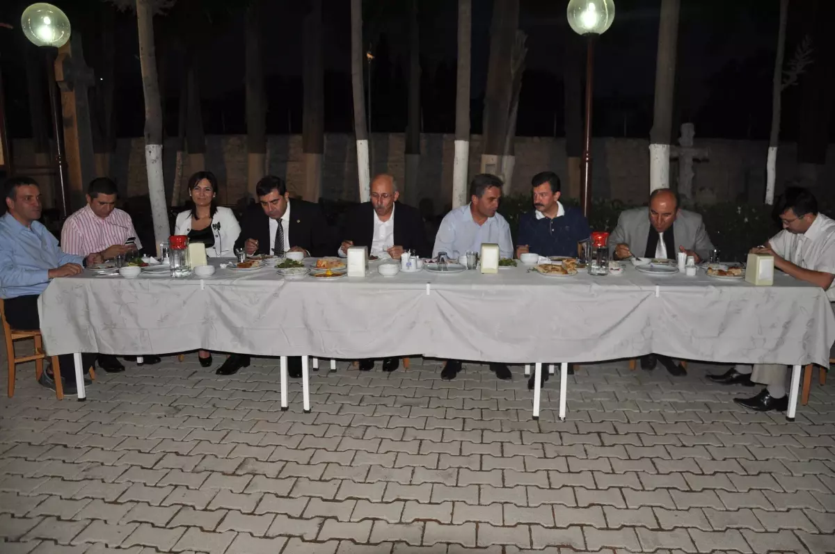 İzmir\'deki Tarihi Kilisede Hristiyan-Müslüman Kardeşliği Yaşandı