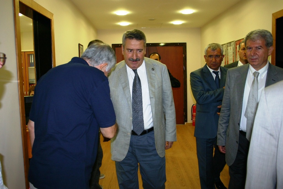 İzmir Valisi Kıraç, Kosbi\'yi Ziyaret Etti