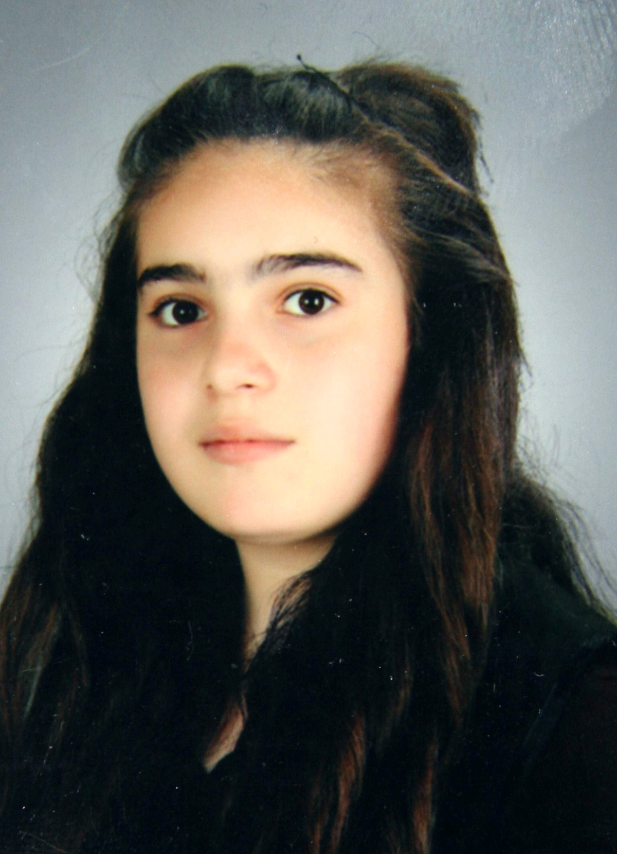 Karın Ağrısıyla Gittiği Hastanede Ameliyat Olan Genç Kız Hayatını Kaybetti