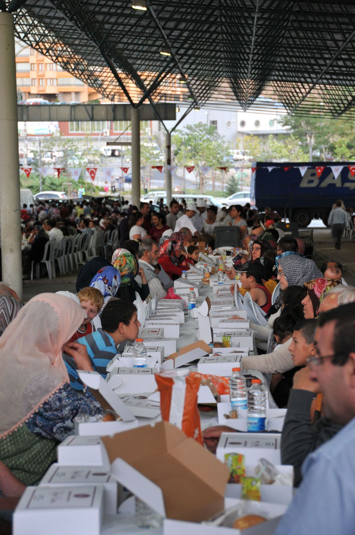 Keçiören\'de "Mahallede İftar Var" Programına Büyük İlgi