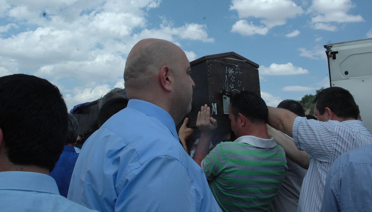 Konya\'daki Trafik Kazasında Birlikte Ölüme Giden Meral Ailesi, Gözyaşlarıyla Uğurlandı