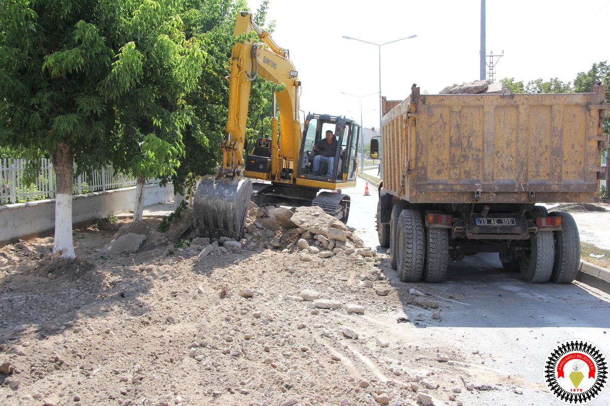 Kurtuluş Caddesi Kaldırım Yapımı Devam Ediyor
