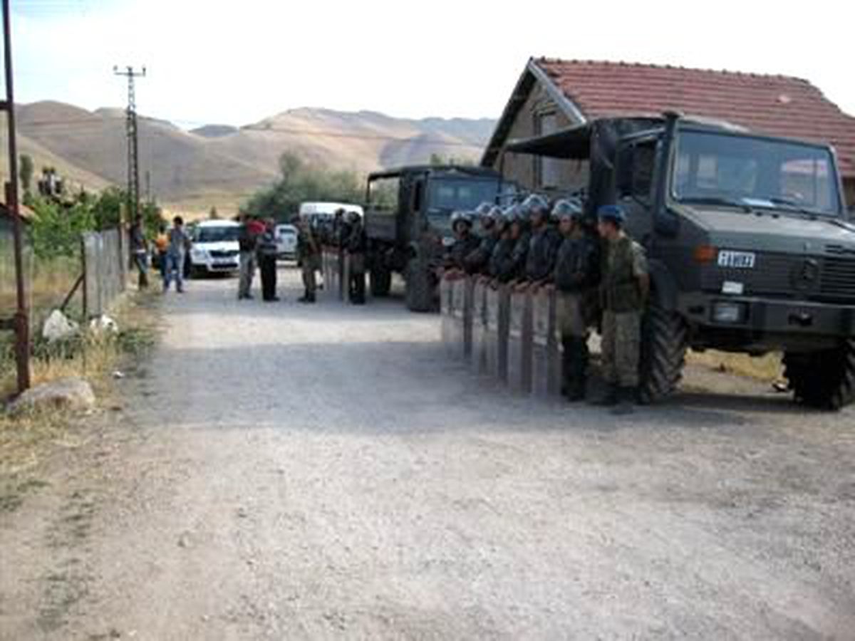 Malatya Valisi, Alevi Aileyi Ziyaret Etti