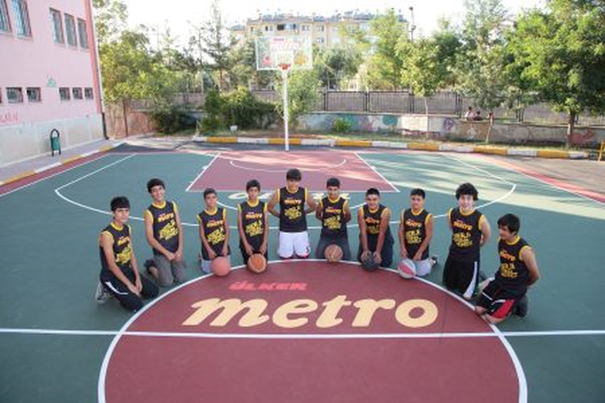 Metro, Basketbol Sahalarına Hayat Verdi
