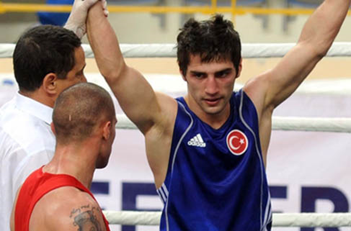 Milli Boksör Yakup Şener 2. Tura Çıktı