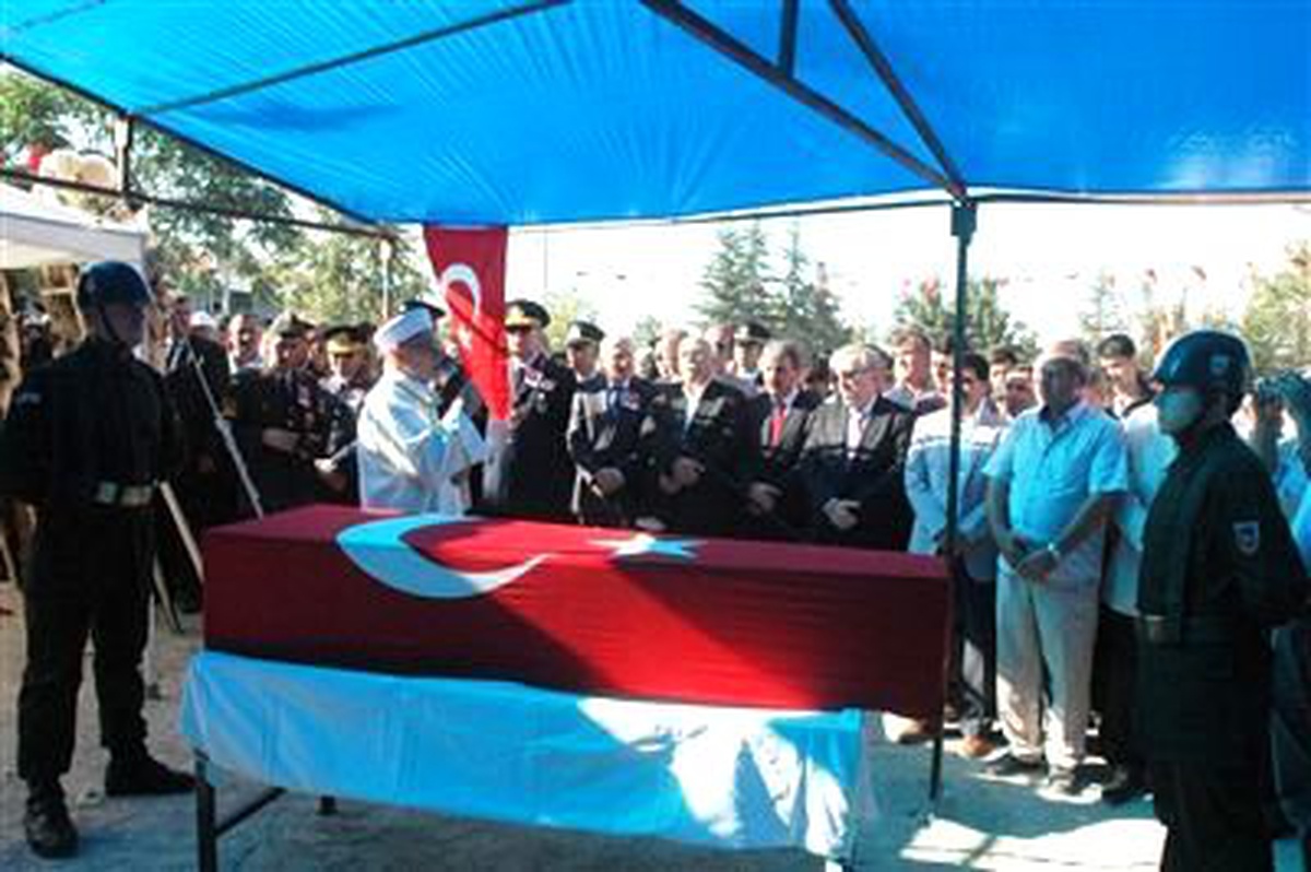 Şehidin Cenaze Törenine 5 Bin Kişi Katıldı