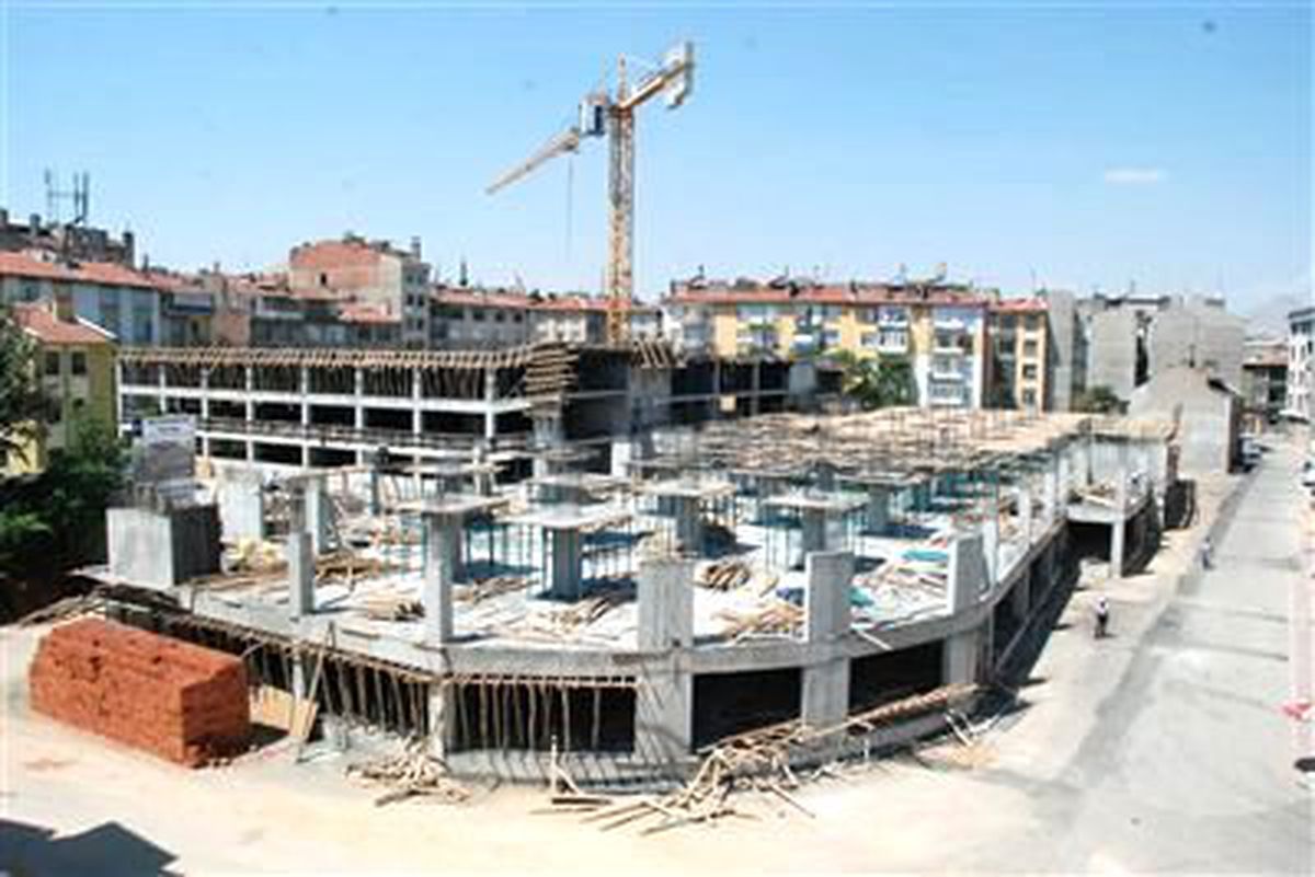 Şems Katlı Otoparkı İnşaatı Sürüyor