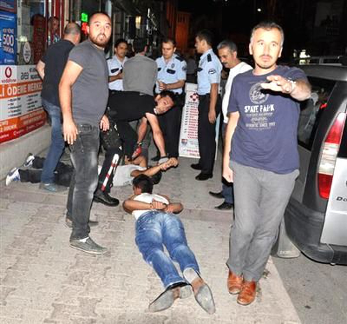 Sivas Yeniden Gürültü Yüzünden Çıkan Kavgada Bıçaklandı
