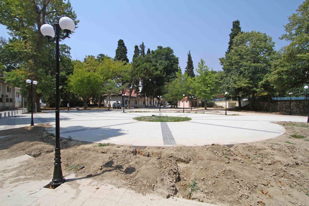 Sümer Cami Meydanı\'nda Çalışmalar Sürüyor