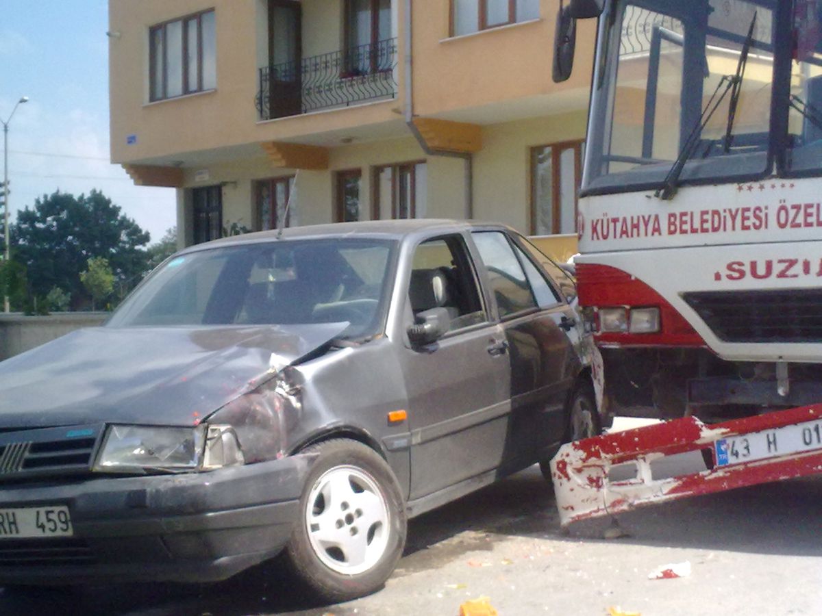 Ceylan Sokak\'ta Uyarıcı Trafik Levhası Yok