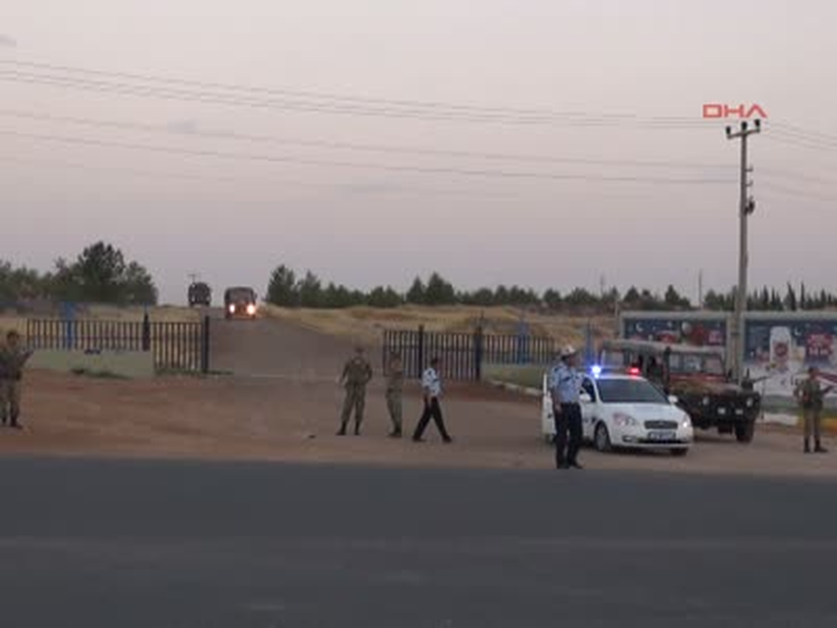 Suriye Sınırına Tank Sevkiyatı Sürüyor