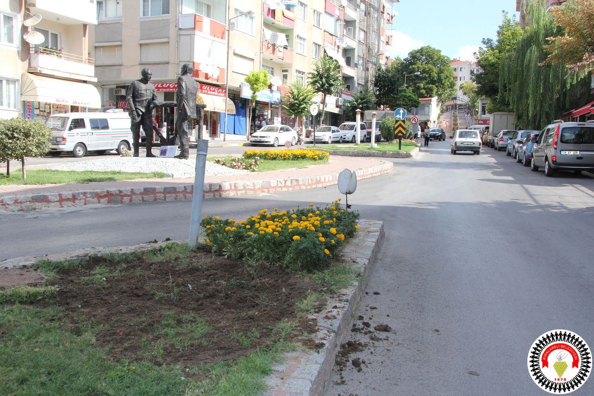 Trafikte Sürücü Görüş Alanlarını Etkileyen Bitki Ve Ağaçlar Sökülüyor