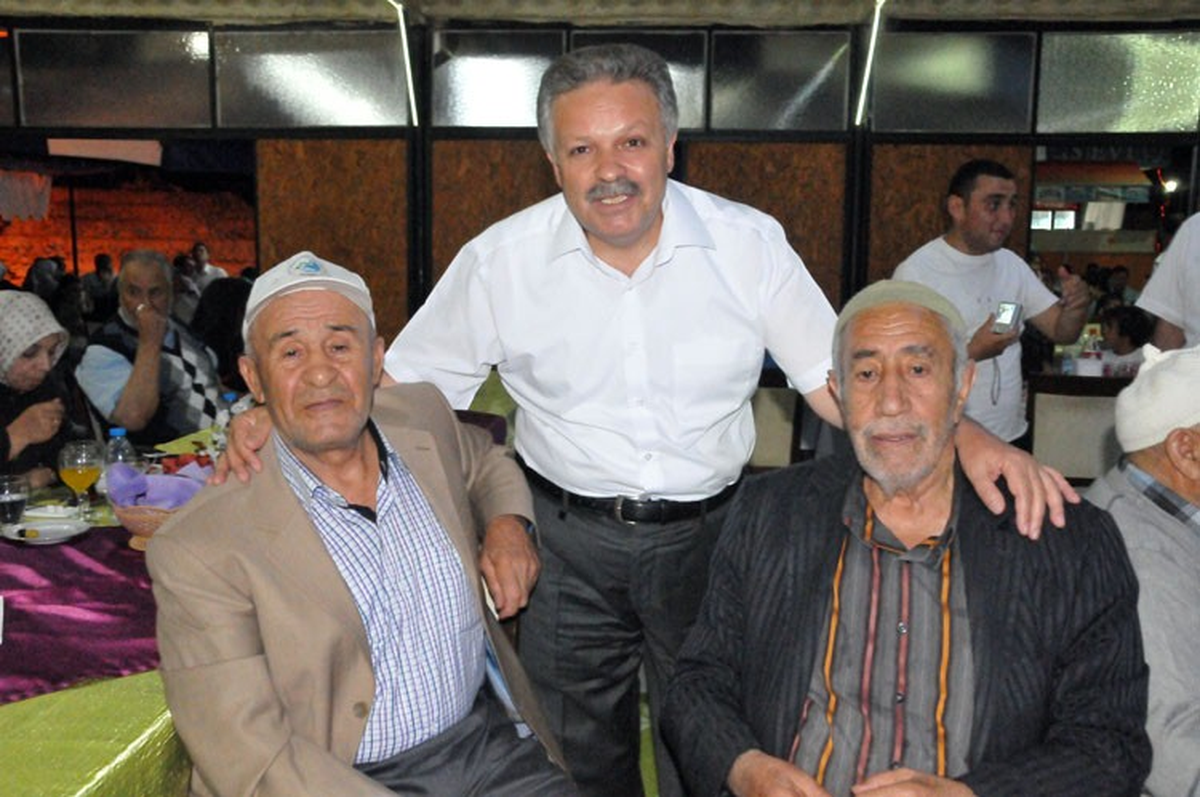 Vali Kahraman, Yaşlı ve Kimsesiz Çocuklara İftar Yemeği Verdi