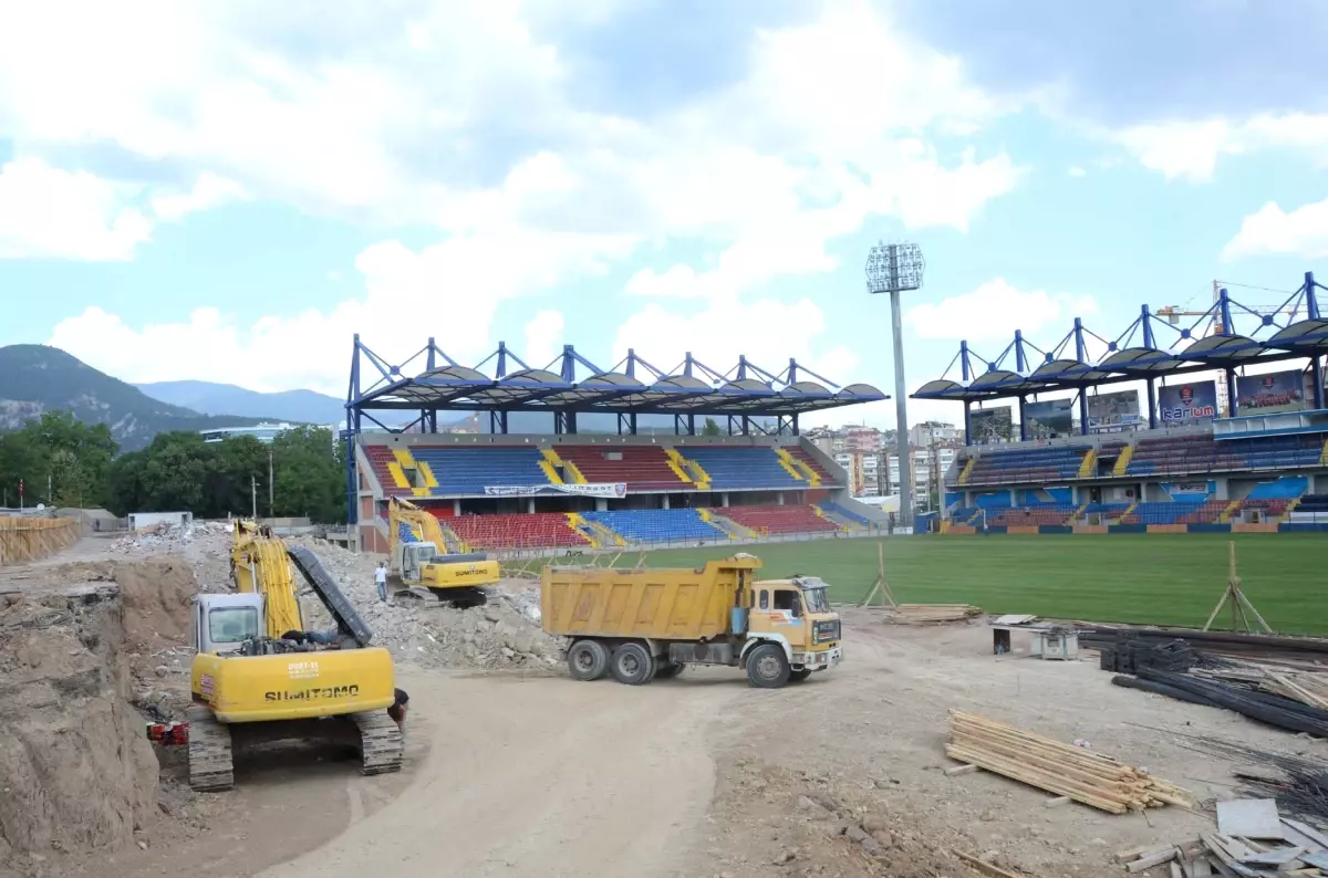 Vali Stad Işıklandırmasının Beşiktaş Maçına Yetiştirilmesini İstedi
