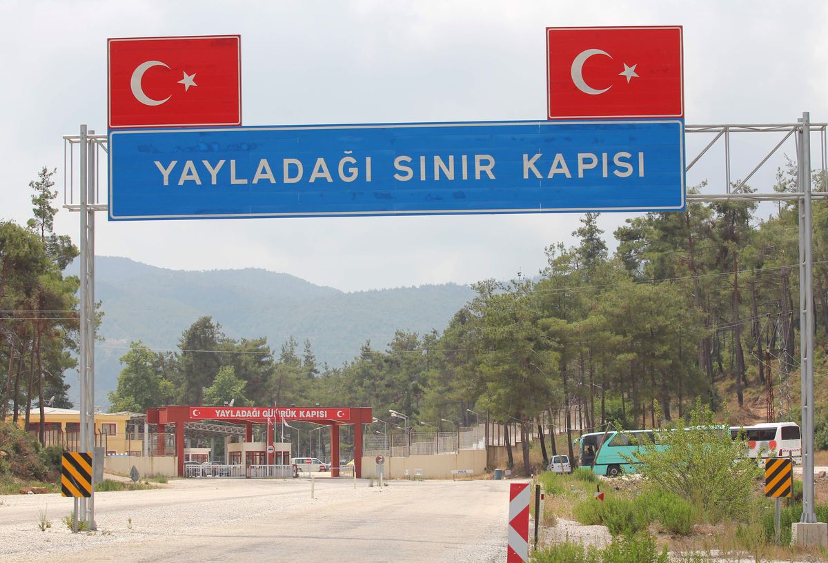 Yayladağı Sınır Kapısından Giriş ve Çıkışlar Sürüyor