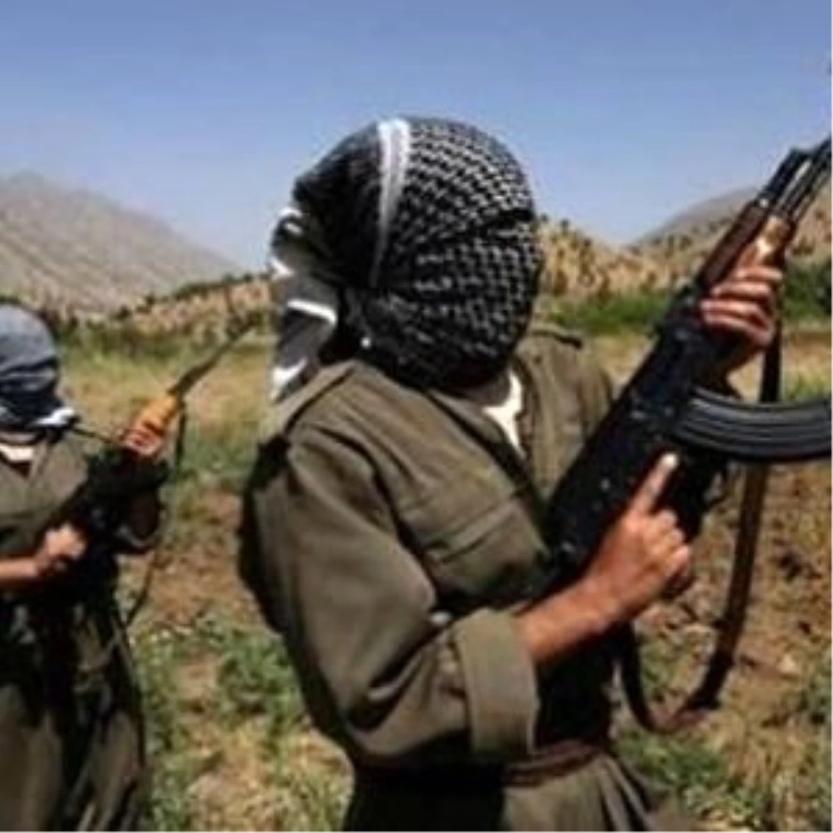 PKK\'lı Teröristler Koruculara Saldırdı